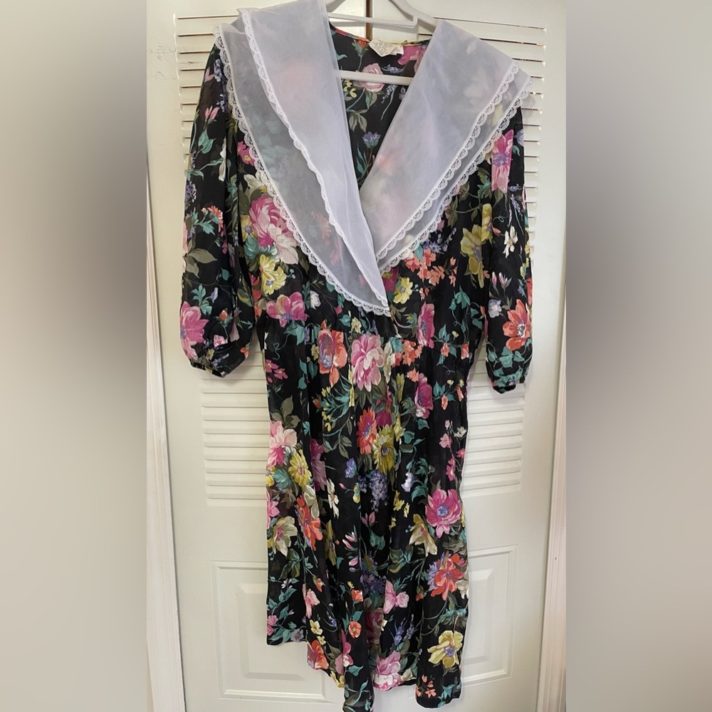 Vintage Roaman's Dark Floral Dress with Large Collar.